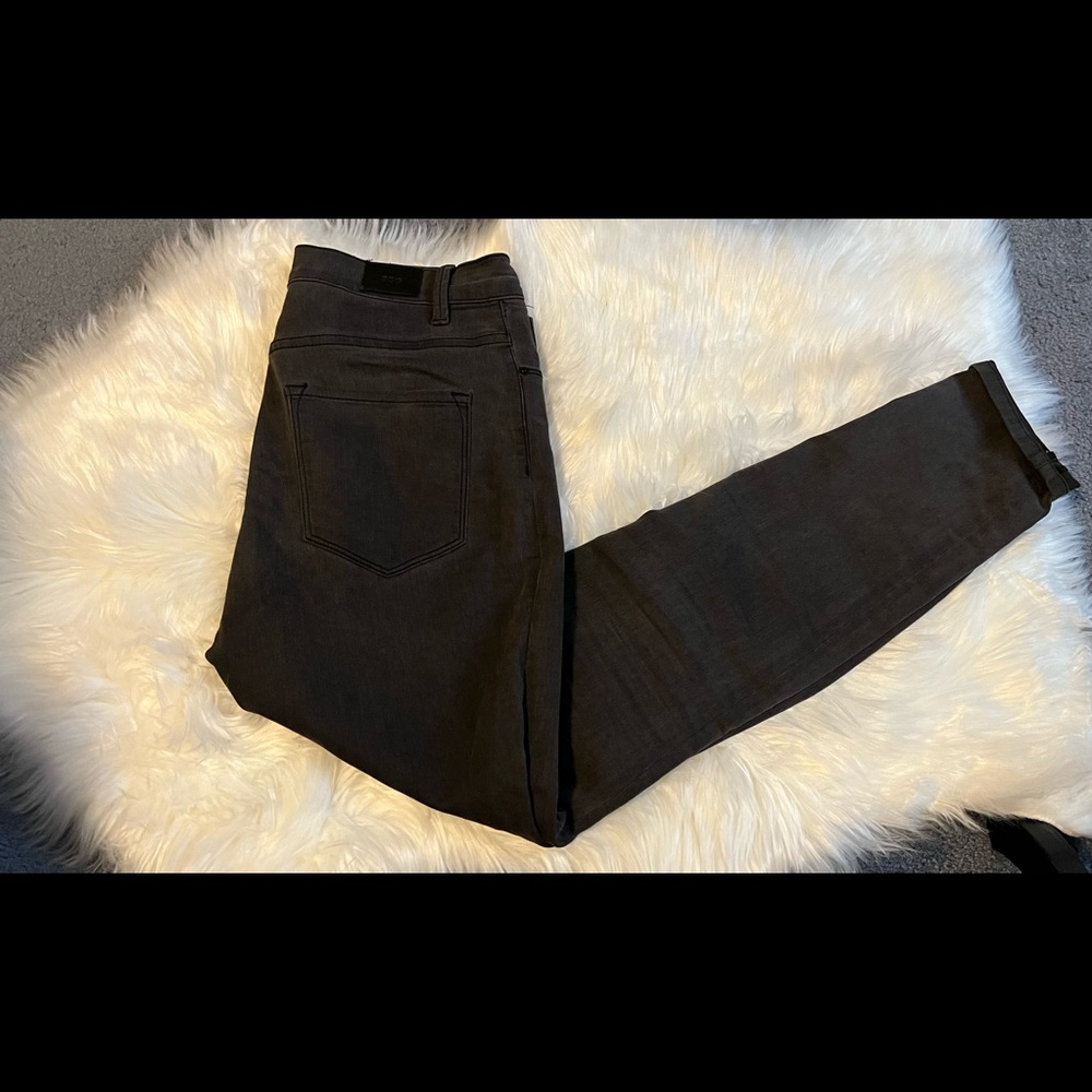 URBAN OUTFITTERS Super High-Rise Twig Ankle Jeans